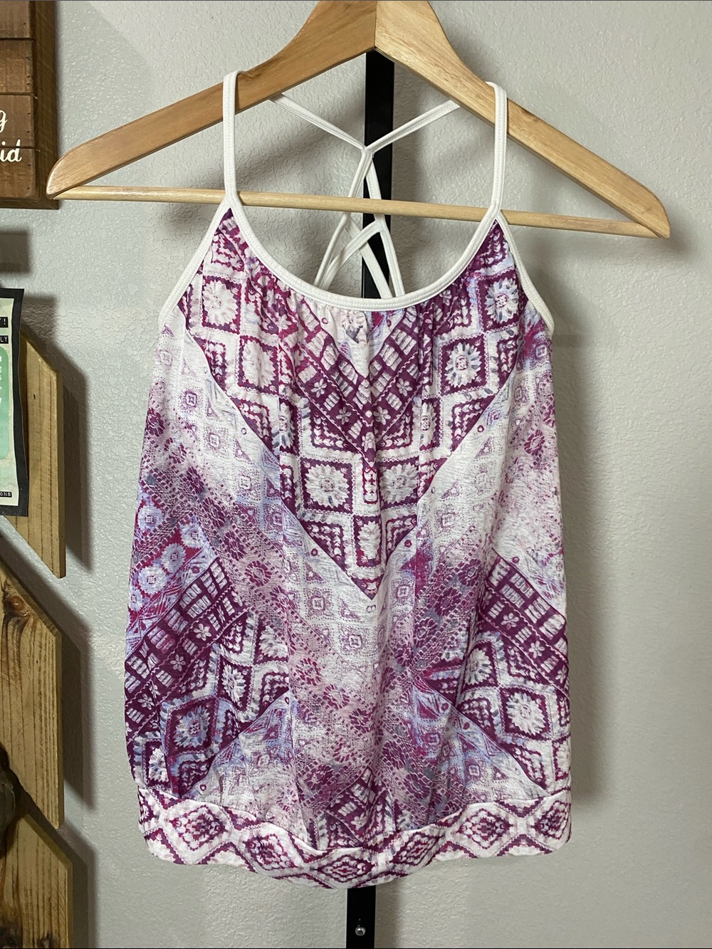 Prana White and Purple Geometric Sport tank built in bra pp14-16 L21